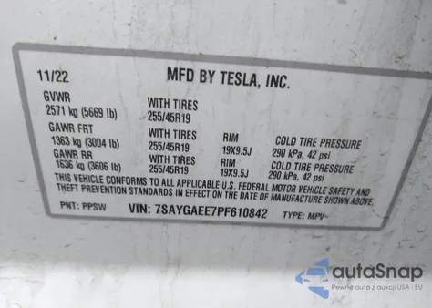 2023 Tesla Model Y Awd/Long Range Dual Motor All-Wheel Drive z USA, uszkodzony, nr VIN 7SAYGAEE7PF610842
